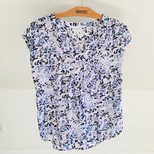 Liz Claiborne Blue and White Floral Flowy Shirt.